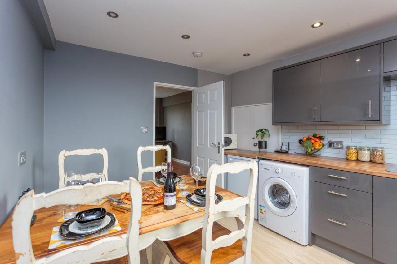 Gorgeous 3-Bed Flat, 15 Minutes To City Centre Edinburgh Eksteriør bilde
