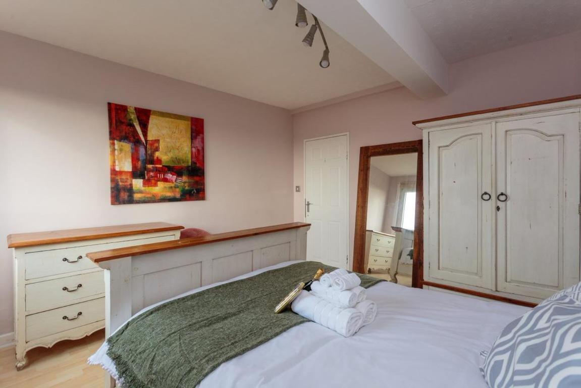 Gorgeous 3-Bed Flat, 15 Minutes To City Centre Edinburgh Eksteriør bilde