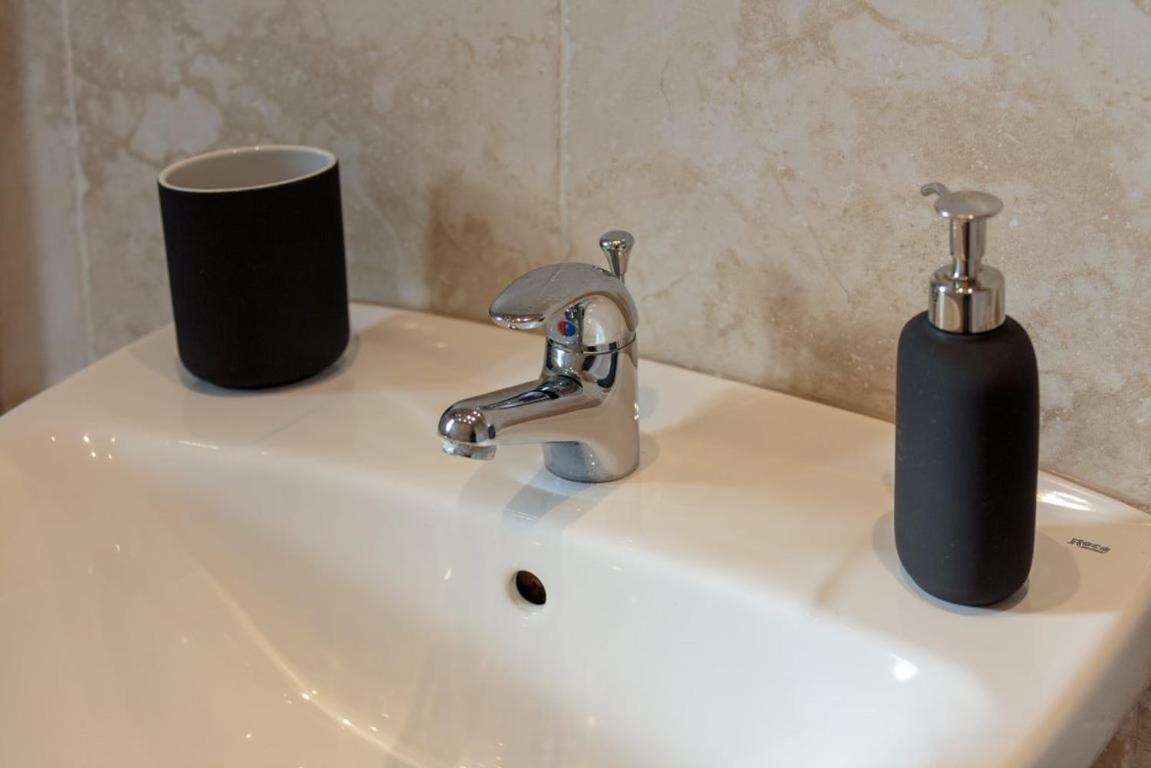 Gorgeous 3-Bed Flat, 15 Minutes To City Centre Edinburgh Eksteriør bilde